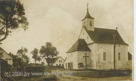 Kirche mit Brunnen